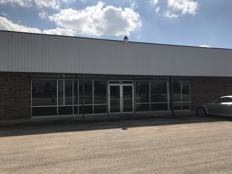 More Photos Of 1100 Main St, East Bernard Storefront For Lease