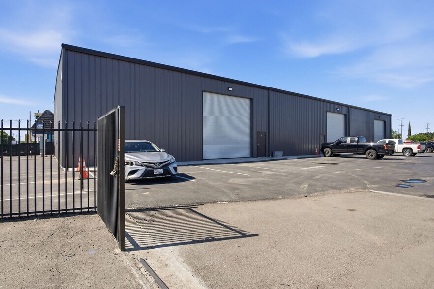 More Photos Of 8217 Lander Ave, Hilmar Flex For Lease