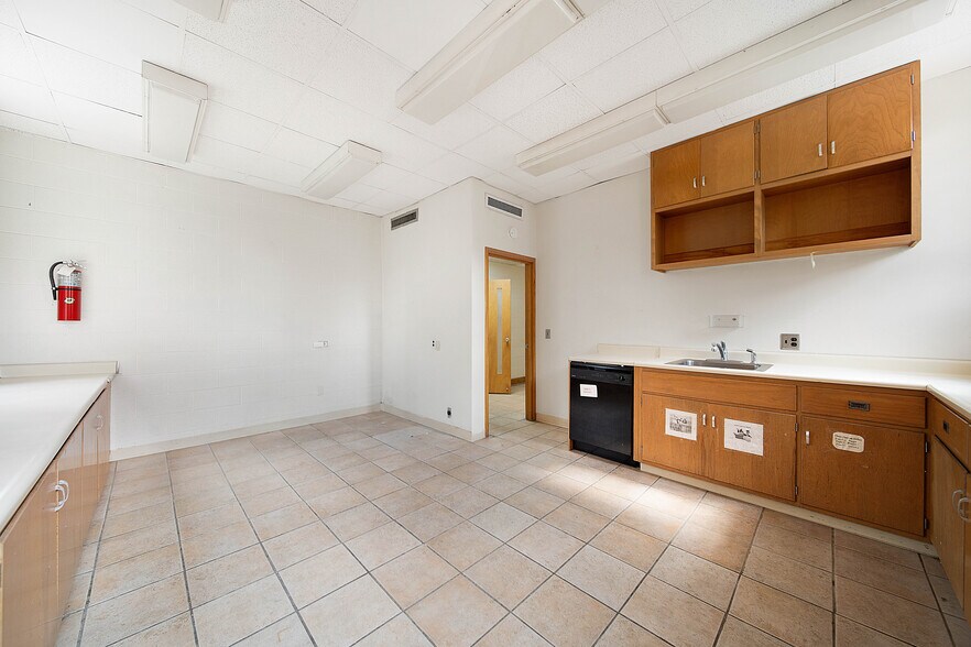 More Photos Of 19711 Greenfield Rd, Detroit Religious Facility For Sale