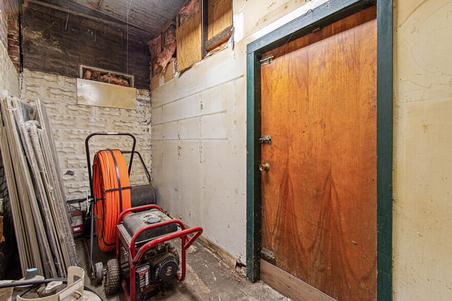 More Photos Of 305 Mill St, Coraopolis Storefront Retail Residential For Sale