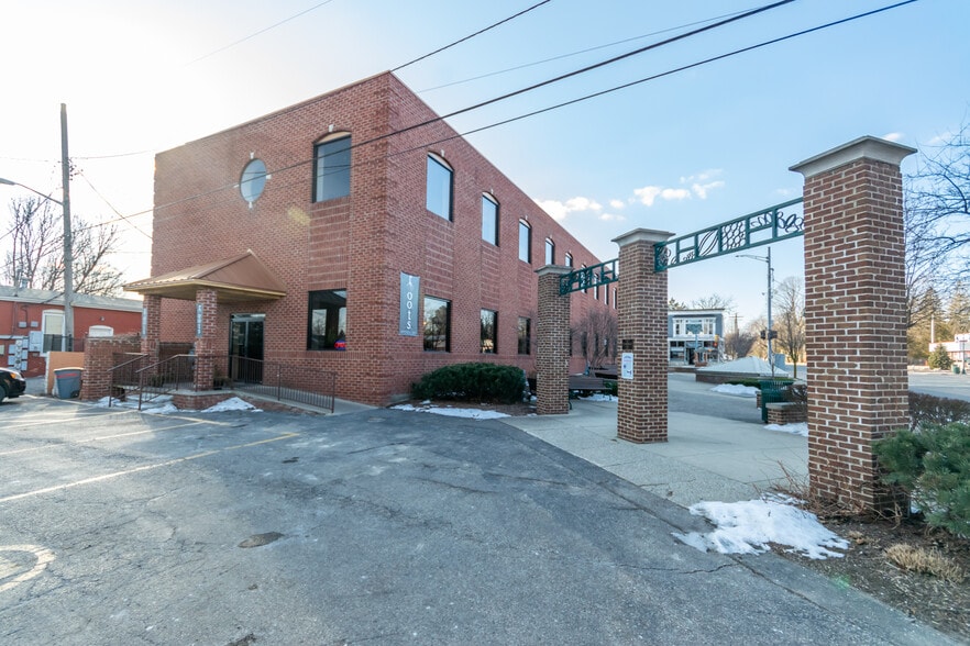 More Photos Of 107 S Main St, Almont Restaurant For Lease