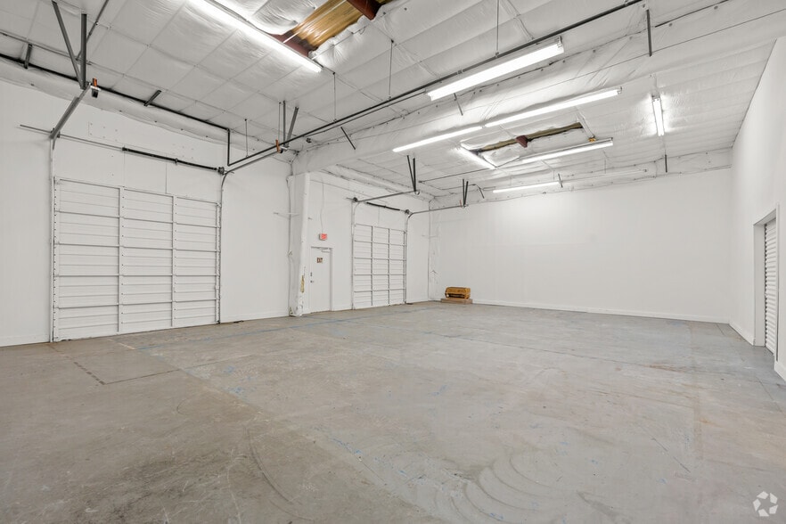 More Photos Of 1205 W Carrier Pky, Grand Prairie Unknown For Lease