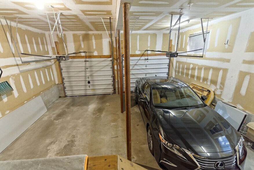 More Photos Of 801 Hughes Dr, Hamilton Office Residential For Sale