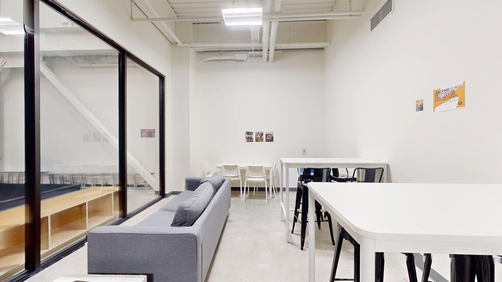 More Photos Of 426 State St, Erie Apartments For Lease