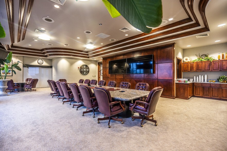 More Photos Of 701 Cedar Lake Blvd, Oklahoma City Office For Lease