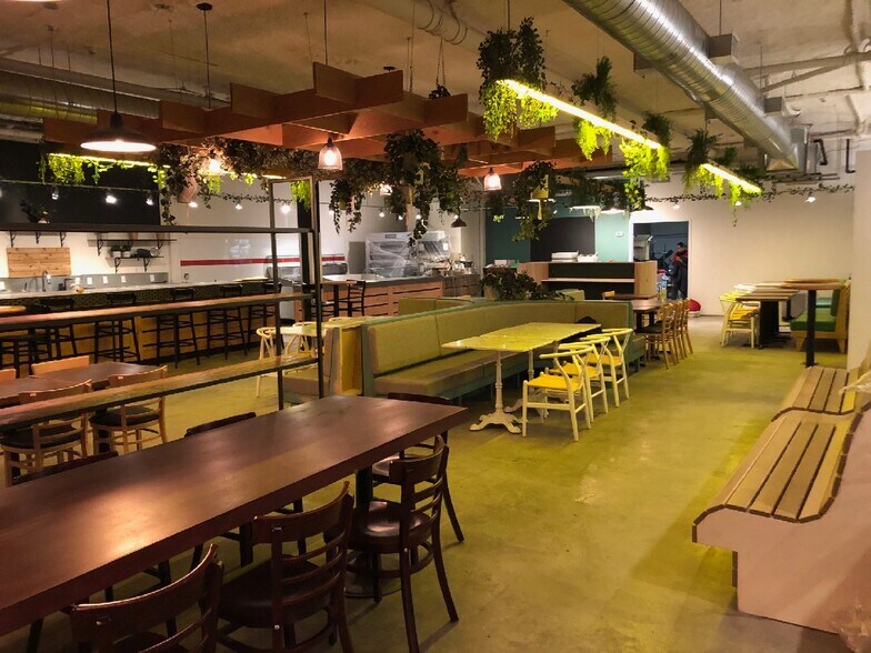 More Photos Of 5329 Av Du Parc, Montréal Storefront Retail Residential For Sale