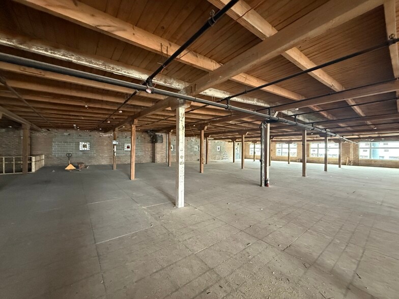 More Photos Of 2415 W 24th Pl, Chicago Warehouse For Sale