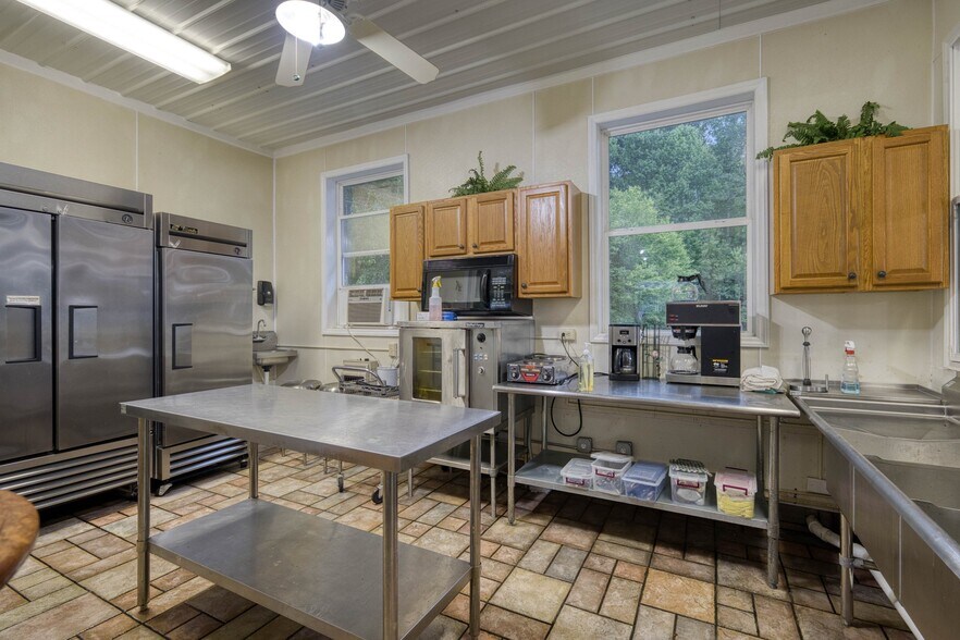 More Photos Of 200 Little Acres Dr, Marion Specialty For Sale