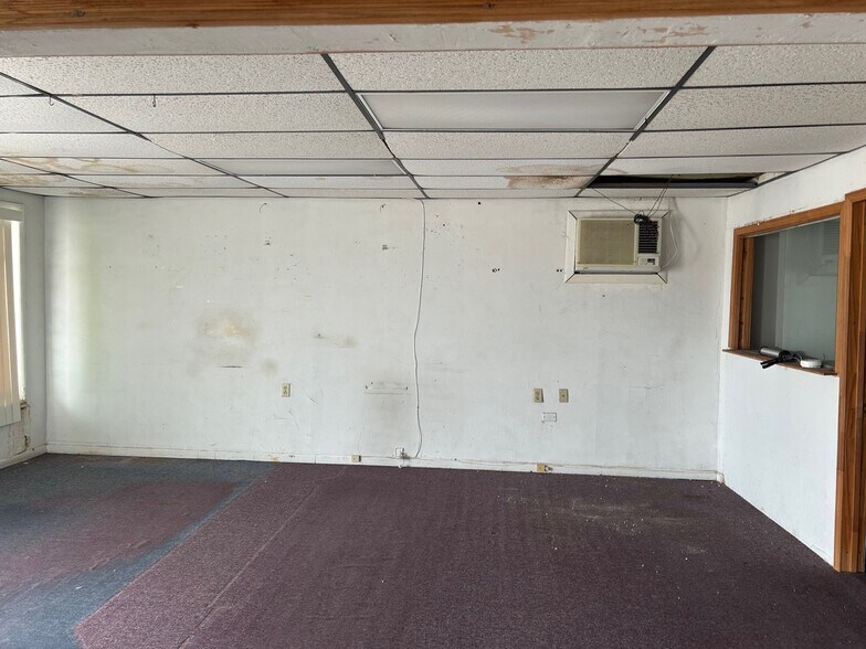 More Photos Of 109 SW 11th St, Lawton Light Distribution For Sale