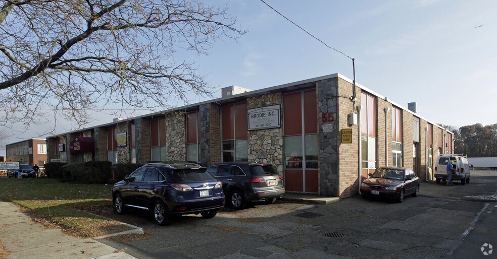 More Photos Of 55 Central Ave, Farmingdale Warehouse For Lease