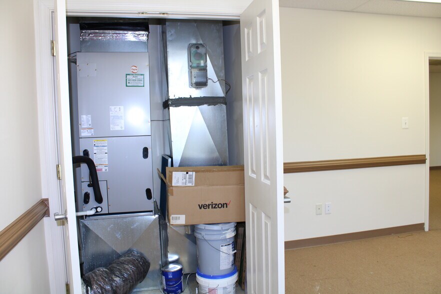 More Photos Of 601 7th St, Laurel Office For Sale