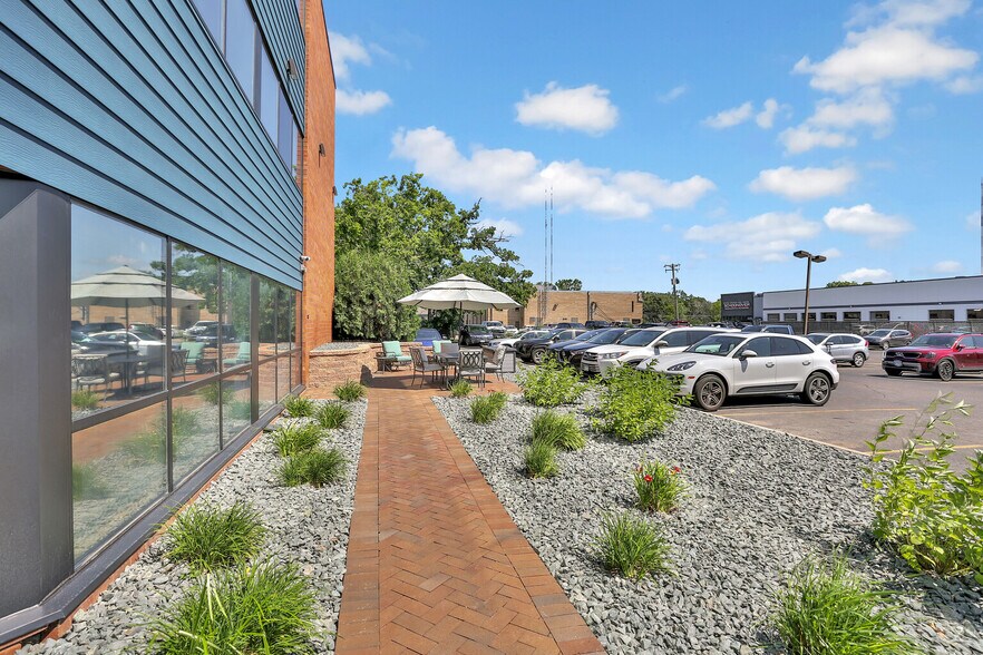 More Photos Of 3570 Lexington Ave N, Shoreview Office For Sale