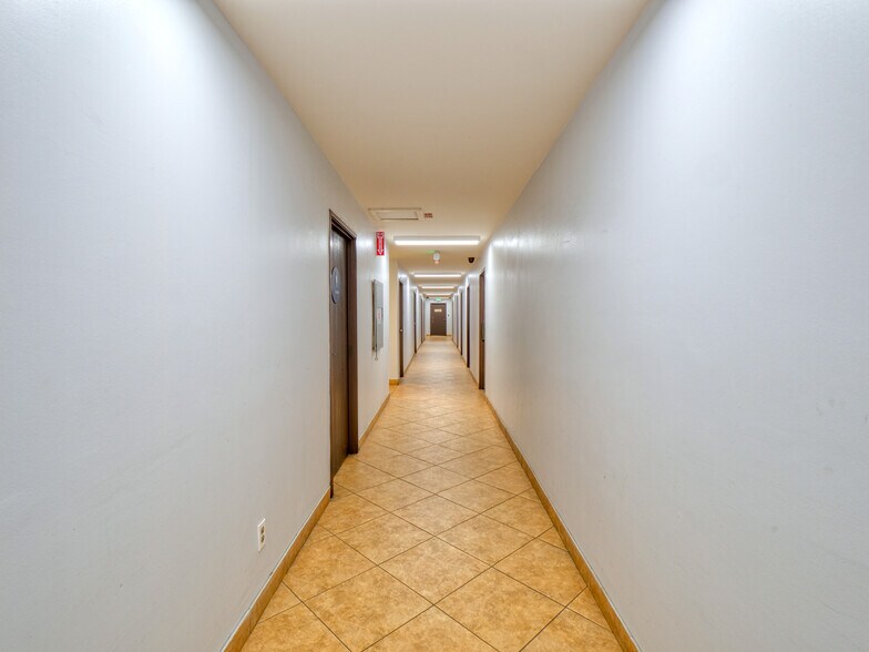 More Photos Of 5530 Corbin Ave, Tarzana Office For Lease