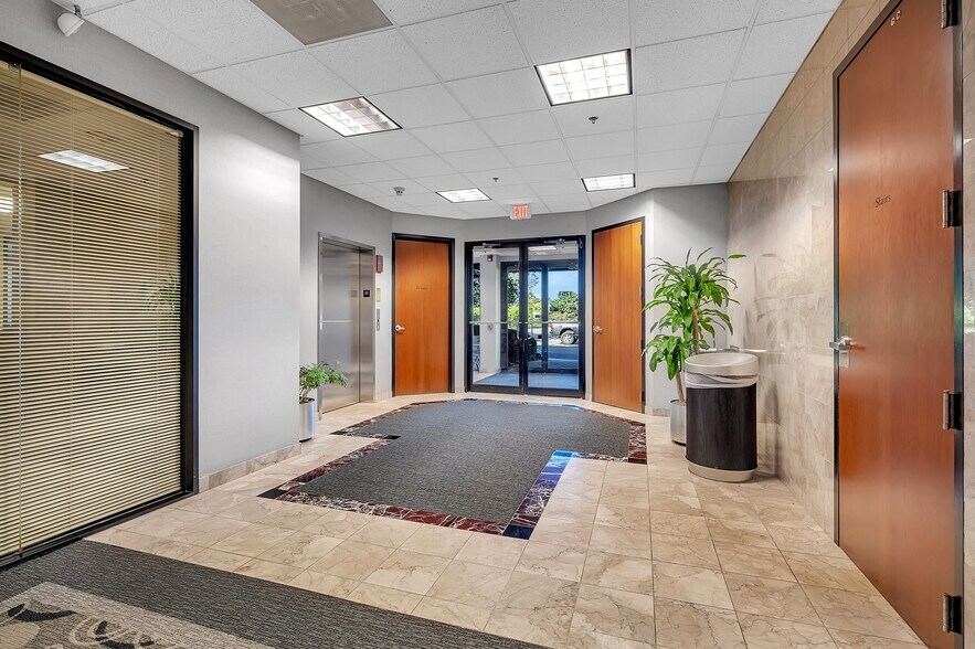 More Photos Of 1751 S Naperville Rd, Wheaton Medical For Sale