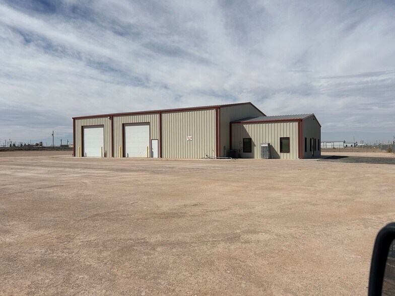 More Photos Of 1463 Oil Mill Rd, Pecos Warehouse For Lease