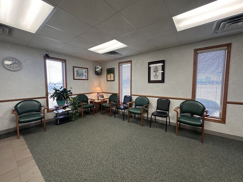 More Photos Of 220 SW 5th St, Woodhull Medical For Sale