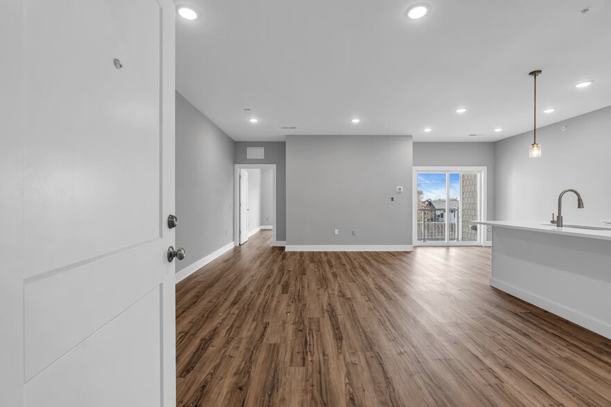 More Photos Of 33 Union Ave, Manasquan Apartments For Sale