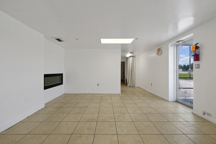 More Photos Of 11435 Rocket Blvd, Orlando Warehouse For Lease