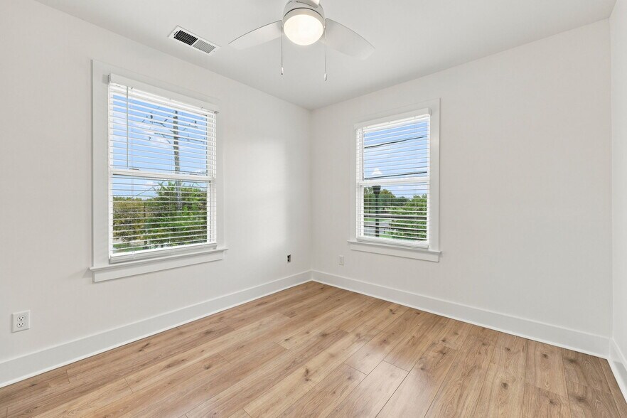More Photos Of 112 Buckroe Ave, Hampton Storefront Retail Residential For Sale