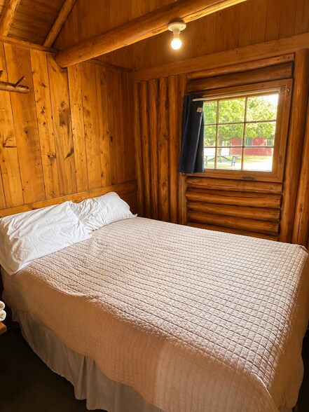 More Photos Of W17461 Norton Rd, Gould City Hotel For Sale