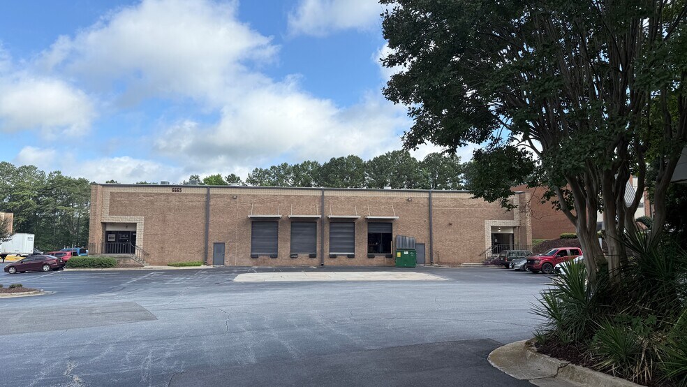 More Photos Of 6665 Corners Industrial Ct, Peachtree Corners Warehouse For Lease