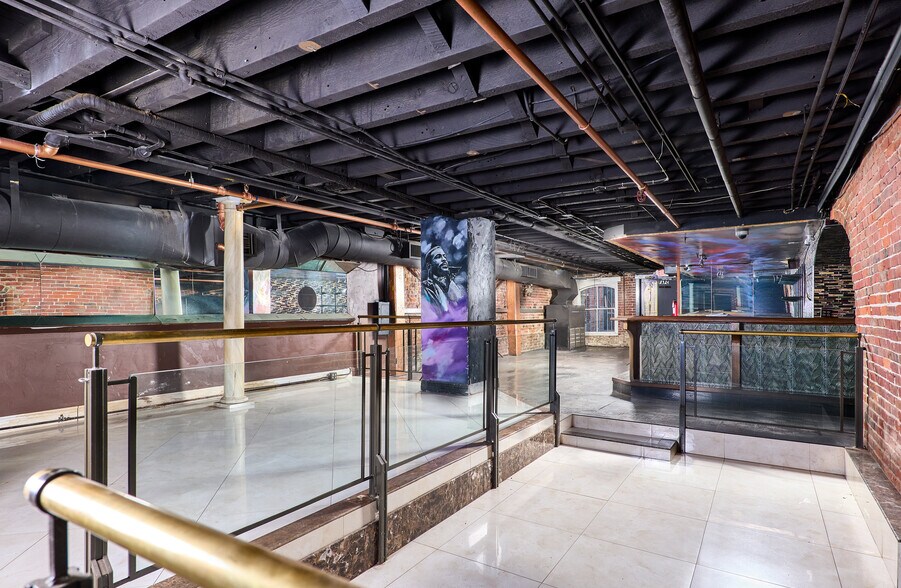 More Photos Of 910 2nd St, Sacramento Bar For Sale