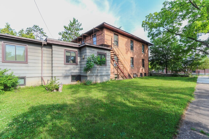 More Photos Of 109 W Lake St, Waupaca Healthcare For Sale