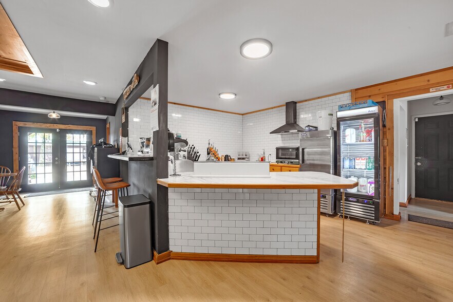 More Photos Of 446724 E 390 Rd, Langley Hotel For Sale