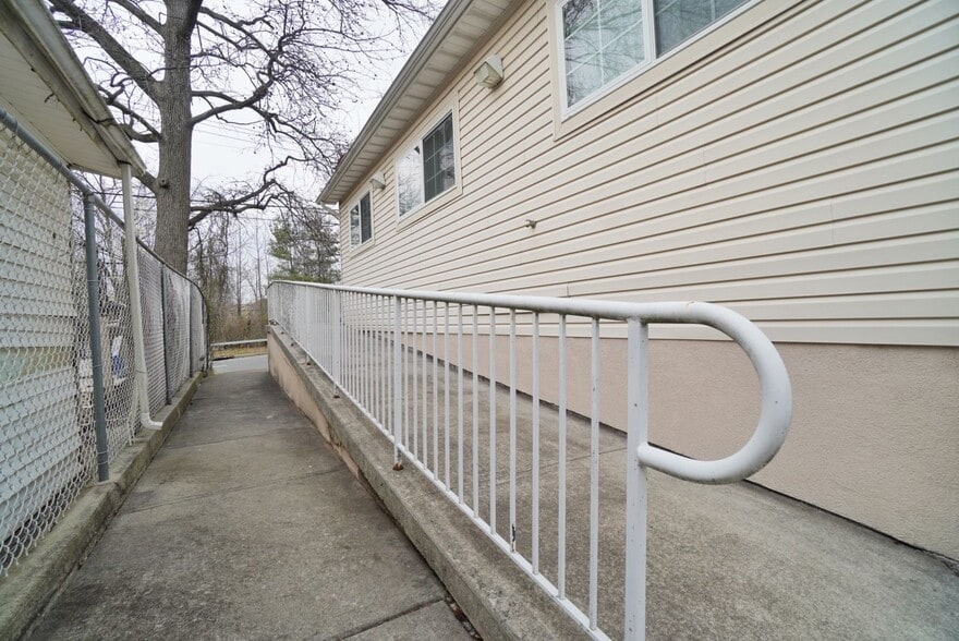 More Photos Of 1562 Drumgoole Rd E, Staten Island Medical For Sale