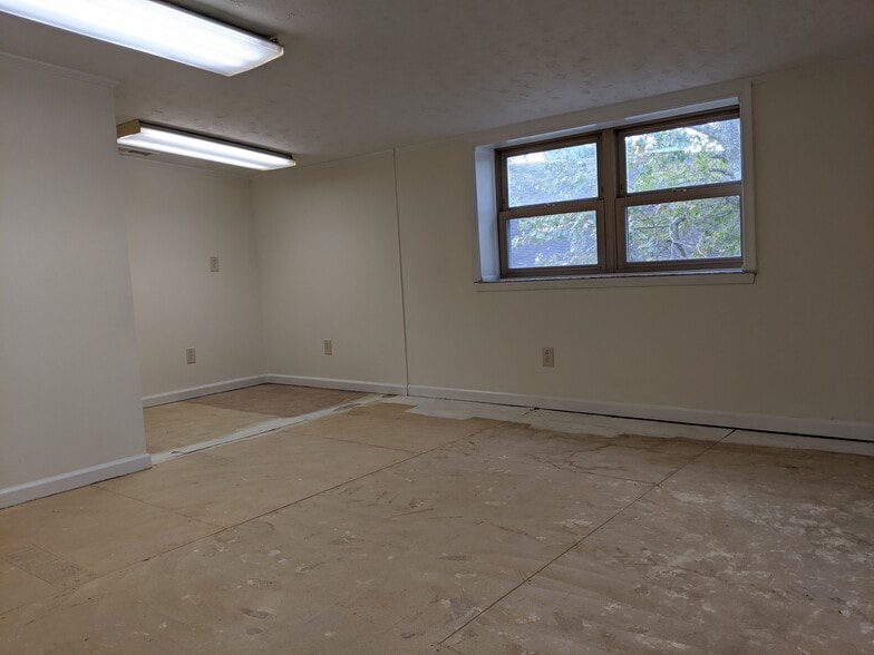 More Photos Of 5244 Challedon Dr, Virginia Beach Light Distribution For Lease