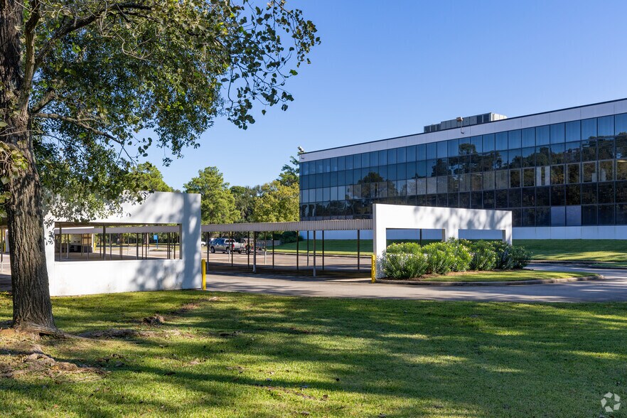 More Photos Of 110-140 Cypress Station Dr, Houston Unknown For Lease