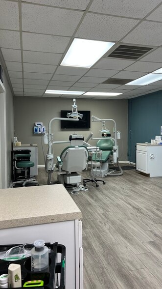 More Photos Of 3707 Latrobe Dr, Charlotte Office For Sale