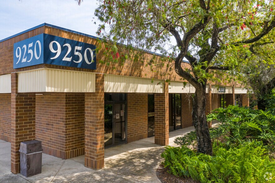 More Photos Of 9280 Bay Plaza Blvd, Tampa Unknown For Lease