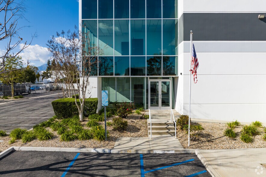 More Photos Of 4755 Zinfandel Ct, Ontario Warehouse For Lease