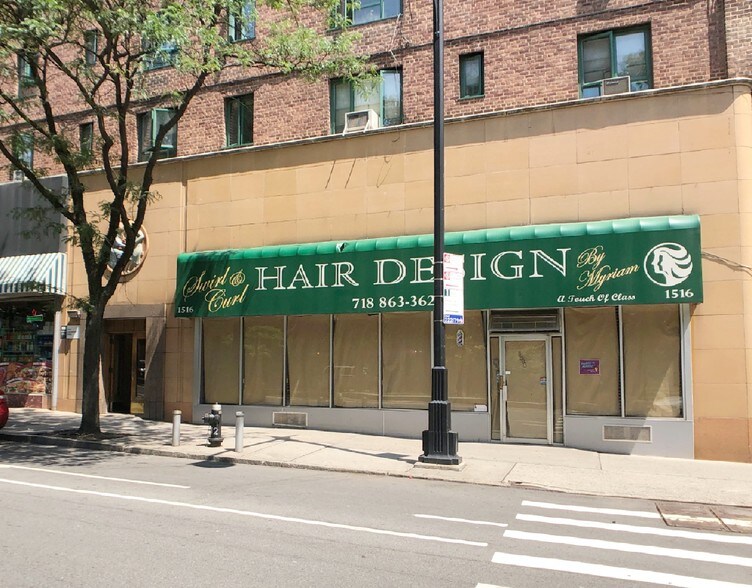 Primary Photo Of 1516 Unionport Rd, Bronx General Retail For Lease