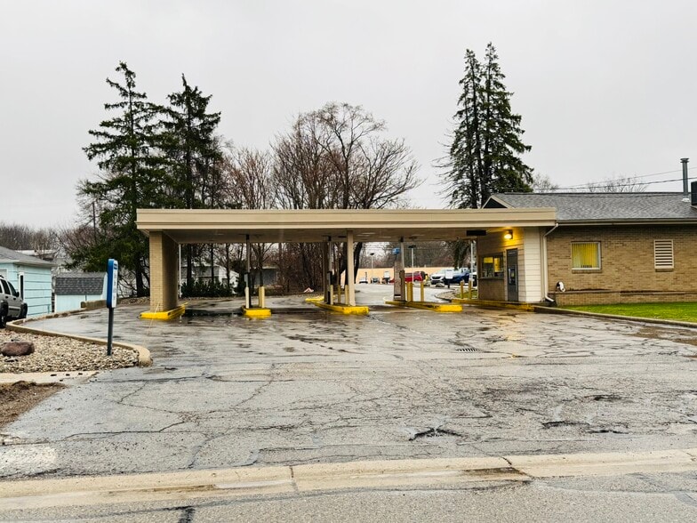 More Photos Of 215 N 20th St, Springfield Bank For Sale