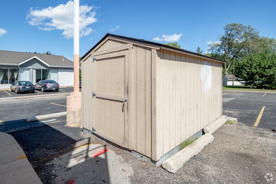 More Photos Of 2070 S Koeller St, Oshkosh Restaurant For Sale