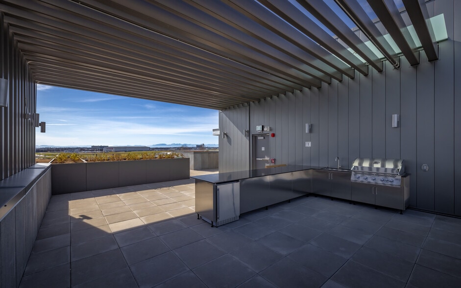 More Photos Of 1568 W 75th Ave, Vancouver Light Distribution For Sale