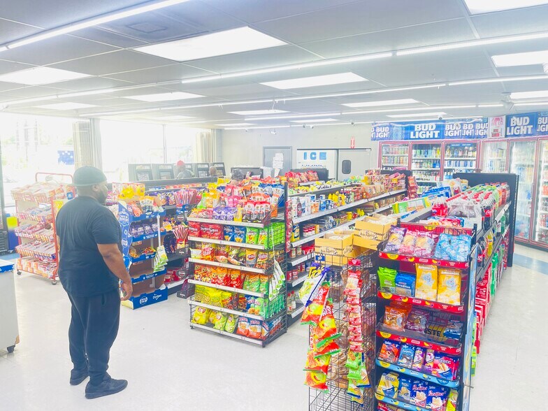 More Photos Of 1621 Collingsworth St, Houston Service Station For Sale