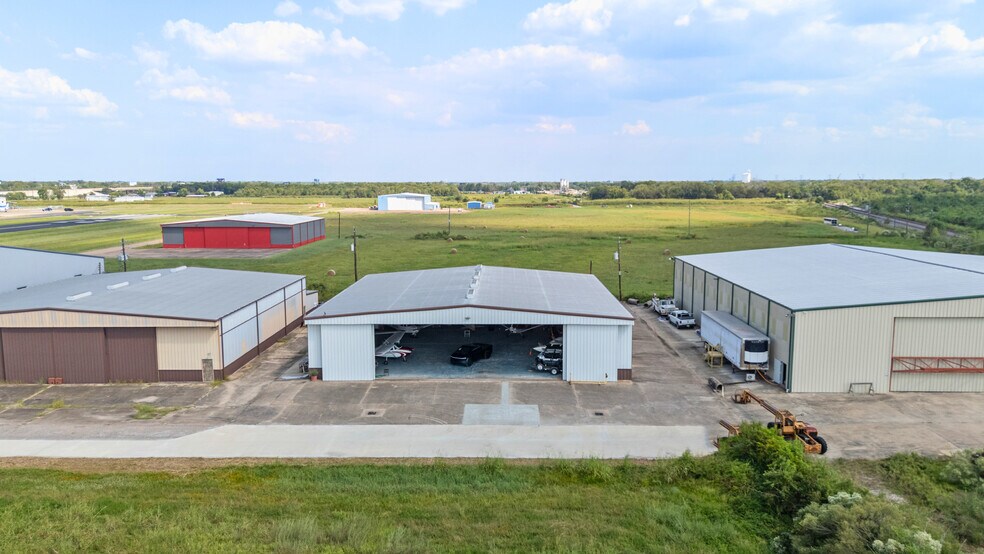 More Photos Of 5519 W Arcola Airport, Arcola Airplane Hangar For Sale
