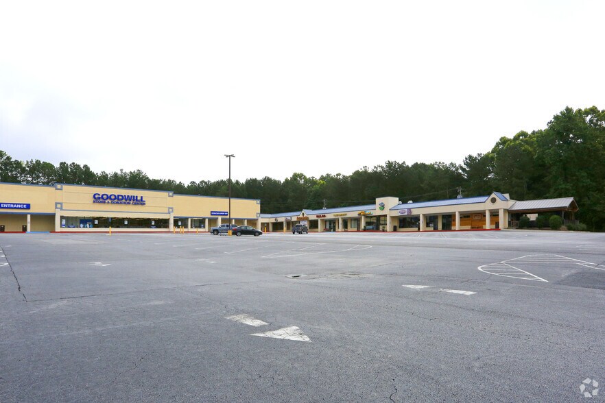 More Photos Of 2421-2423 Shallowford Rd, Marietta Unknown For Lease