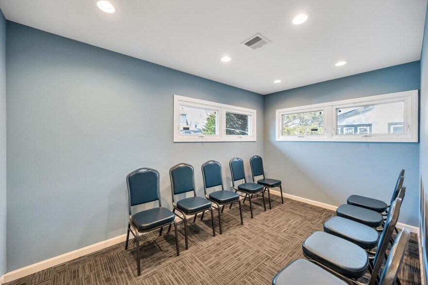 More Photos Of 760 Wellwood Ave, Lindenhurst Office For Sale