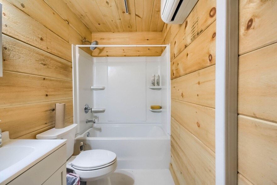 More Photos Of 1440 Woodmont Ln, Atlanta Loft Creative Space For Sale