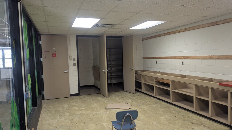 More Photos Of 711 N Chapin Rd, Aberdeen Flex For Sale