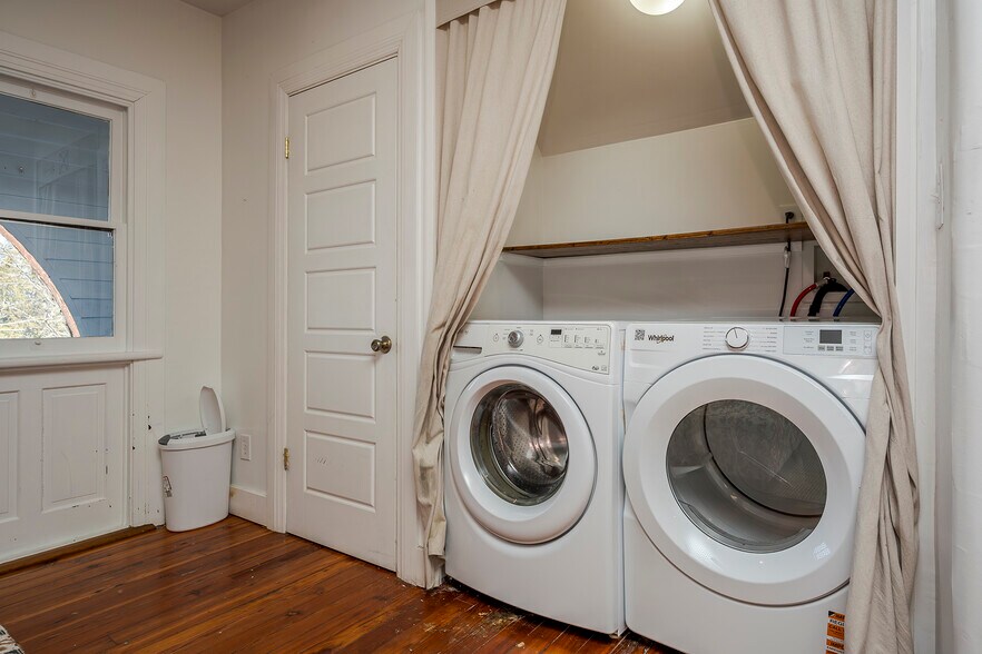 More Photos Of 199 E Loudon Ave, Lexington Office Residential For Sale