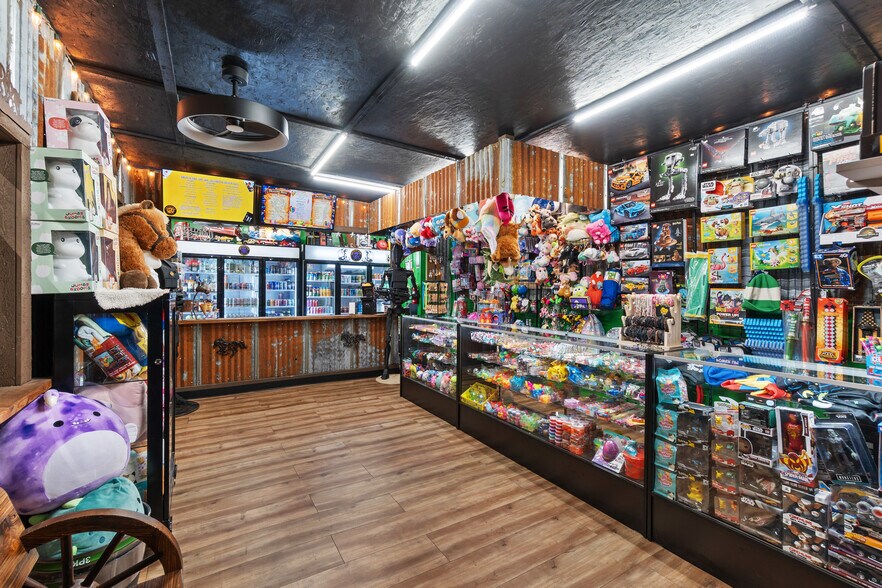 More Photos Of 208 N Molalla Ave, Molalla General Retail For Sale