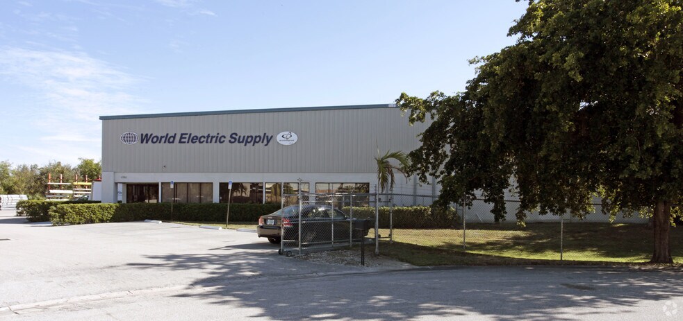 More Photos Of 6780 White Dr, Riviera Beach Warehouse For Lease