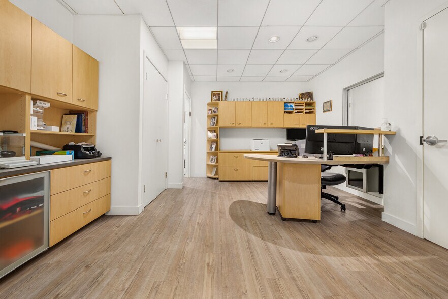 More Photos Of 50 W 47th St, New York Office Residential For Sale