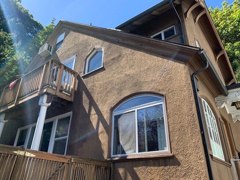 More Photos Of 2047 SW 10th Ave, Portland Apartments For Sale