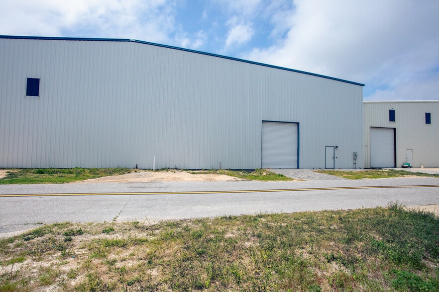 More Photos Of 1001 Airport Rd, Destin Airplane Hangar For Sale